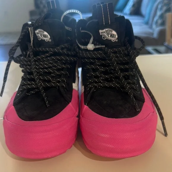 Ultracush insulated Hydroguard waterproof High-Top Sneakers hot pink and black - Picture 3 of 5